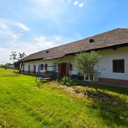 Ubytovací Domček U Podhajské * Levice